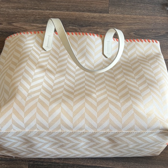 Misela Tote Edna at Anatolia - Picture 3 of 8